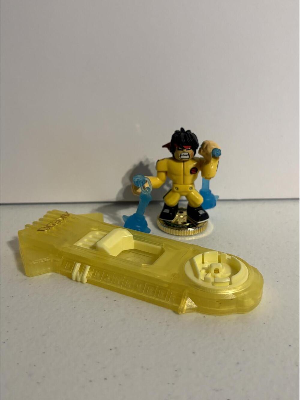Akedo Ultimate Arcade Warriors Turbo Chux Lee w Yellow  Battle Controller